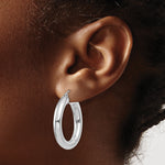 Carica l'immagine nel visualizzatore di Gallery, 14K White Gold Round Lightweight Classic Hoop Earrings 30mm x 5mm

