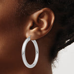 Charger l'image dans la galerie, 14K White Gold Round Lightweight Classic Hoop Earrings 45mm x 5mm
