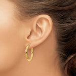 Afbeelding in Gallery-weergave laden, 14k Yellow Gold Hoop Earrings Light Twisted
