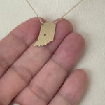 Indlæs og afspil video i gallerivisning 14k Gold 10k Gold Silver Indiana State Heart Personalized City Necklace
