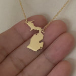 Załaduj i odtwarzaj film w przeglądarce Gallery, 14k Gold 10k Gold Silver Michigan State Heart Personalized City Necklace
