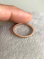 이미지를 갤러리 뷰어에 로드 , 14k Rose Gold 1.5mm Skinny Rope Design Ring Band Stackable Layering

