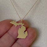 Indlæs og afspil video i gallerivisning 14k Gold 10k Gold Silver Michigan MI State Map Diamond Personalized City Necklace
