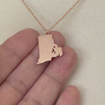 Indlæs og afspil video i gallerivisning 14k Gold 10k Gold Silver Rhode Island RI State Map Diamond Personalized City Necklace

