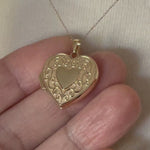 Загружайте и воспроизводите видео в средстве просмотра галереи 14k Yellow Gold Heart Photo Locket Pendant Charm Customized Personalized
